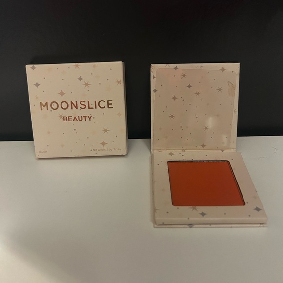 Moon Slice Beauty Blush | Gorgeous - Picture 1 of 3